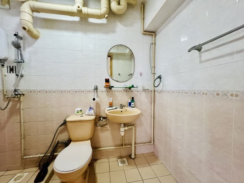 295A Compassvale Crescent HDB Flat For Sale at S$ 685,000 | PropertyGuru Singapore - Bathroom