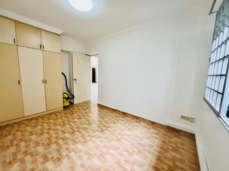 295A Compassvale Crescent HDB Flat For Sale at S$ 685,000 | PropertyGuru Singapore - Bedroom