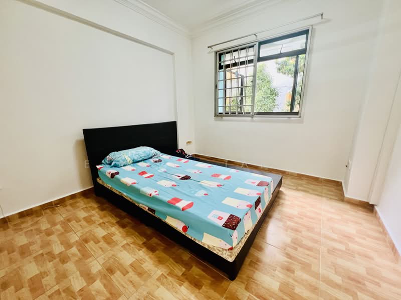 295A Compassvale Crescent HDB Flat For Sale at S$ 685,000 | PropertyGuru Singapore - Bedroom