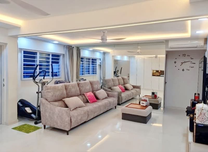 403 Pandan Gardens HDB Flat For Sale at S$ 588,880 | PropertyGuru Singapore - Living Room