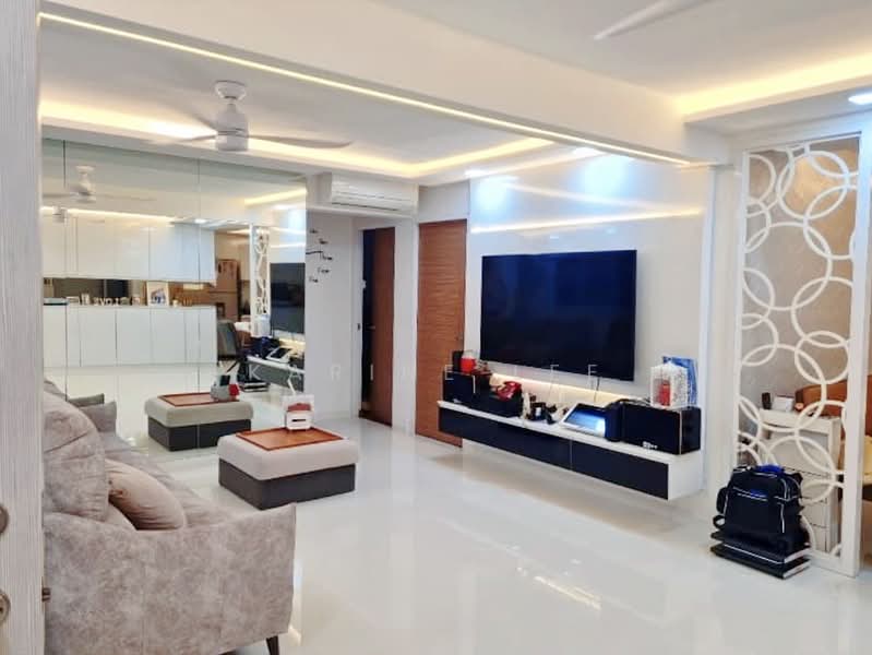 403 Pandan Gardens HDB Flat For Sale at S$ 588,880 | PropertyGuru Singapore - Living Room