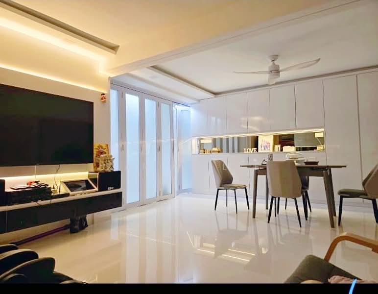 403 Pandan Gardens HDB Flat For Sale at S$ 588,880 | PropertyGuru Singapore - Living Room