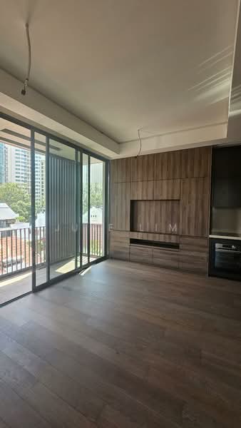 10 Evelyn Condominium For Sale at S$ 1,472,000 | PropertyGuru Singapore - Living Room