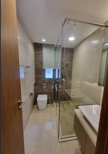 Greenwood Mews, 271 Greenwood Avenue, 5 Bedrooms, 3,165 sqft, Cluster House For Rent, by Alvin Tan 陈永顺, 500078581 - Bathroom - PropertyGuru.com.sg