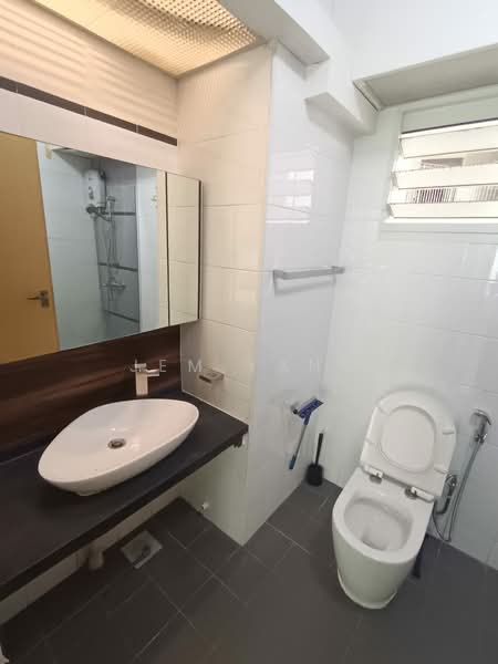 269C Punggol Field HDB Flat For Sale at S$ 699,999 | PropertyGuru Singapore - Bathroom