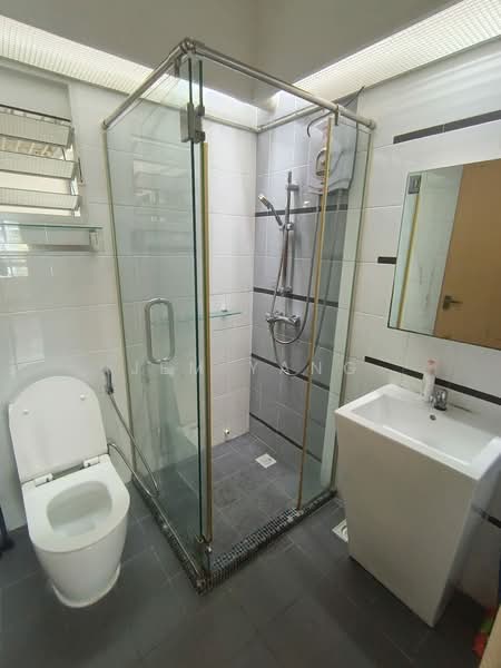 269C Punggol Field HDB Flat For Sale at S$ 699,999 | PropertyGuru Singapore - Bathroom