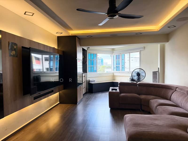 724 Yishun Street 71 HDB Flat For Sale at S$ 828,000 | PropertyGuru Singapore - Living Room