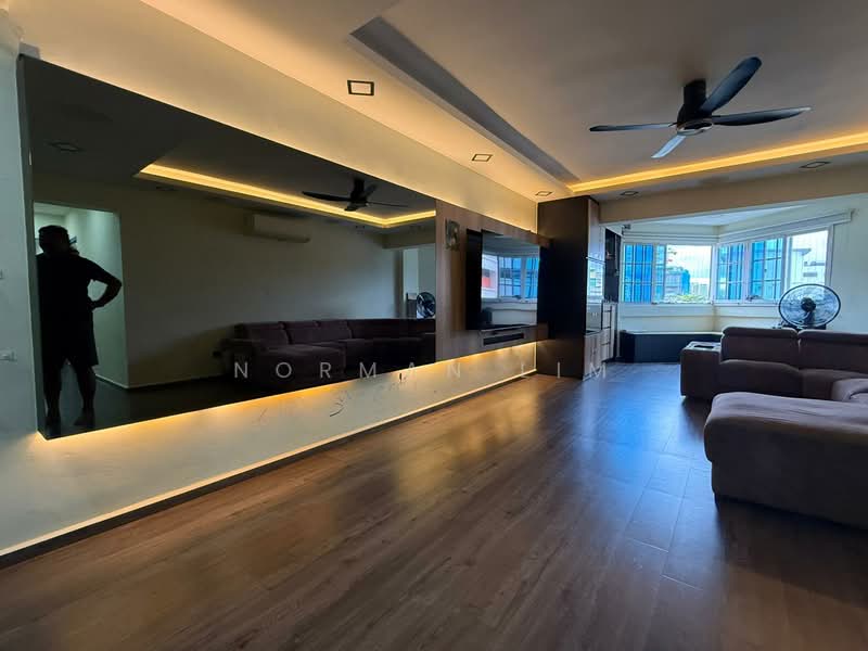 724 Yishun Street 71 HDB Flat For Sale at S$ 828,000 | PropertyGuru Singapore - Living Room