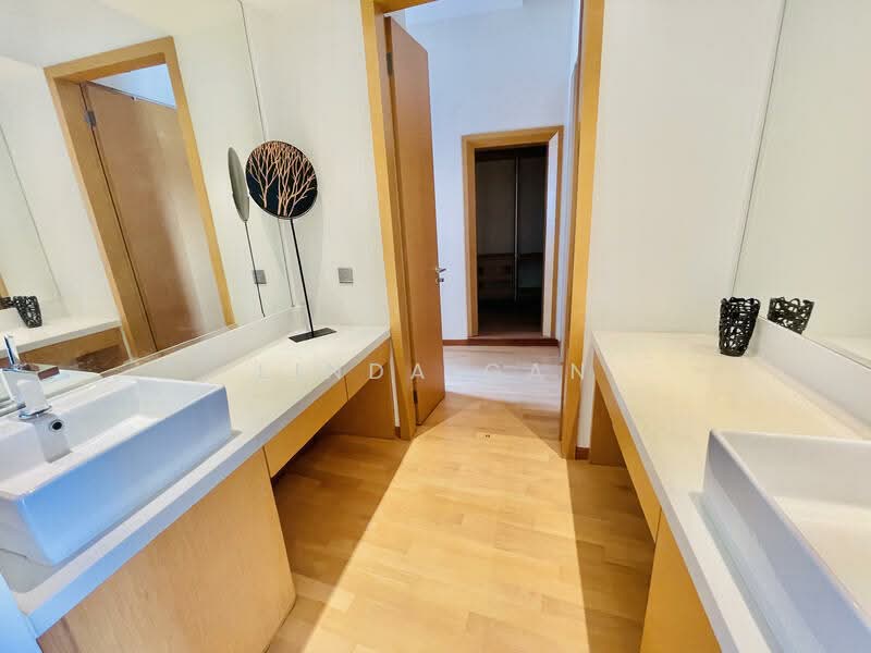 The Oceanfront @ Sentosa Cove, 281 Ocean Drive, 6 Bedrooms, 8,090 sqft, Condominium For Rent, by Linda Gan, 500078596 - Master Bedroom with Large Dressing Area - PropertyGuru.com.sg