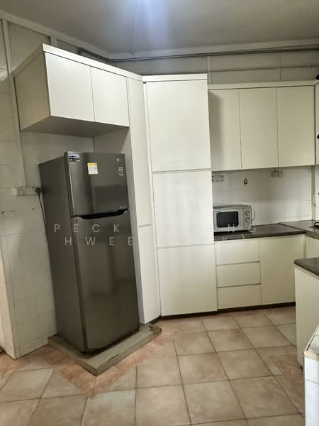 102 Rivervale Walk HDB Flat For Sale at S$ 1,000,000 | PropertyGuru Singapore - Kitchen