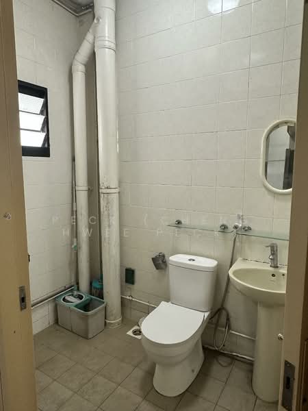102 Rivervale Walk HDB Flat For Sale at S$ 1,000,000 | PropertyGuru Singapore - Bathroom