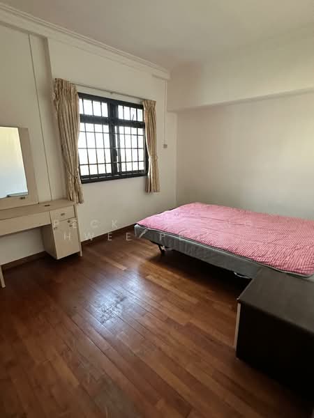 102 Rivervale Walk HDB Flat For Sale at S$ 1,000,000 | PropertyGuru Singapore - Bedroom