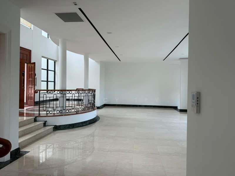 Peirce Villas, 4 Peirce Hill, 6 Bedrooms, 10,672 sqft, Detached House For Rent, by Nancy Tey, 500078610 - Entrance - PropertyGuru.com.sg