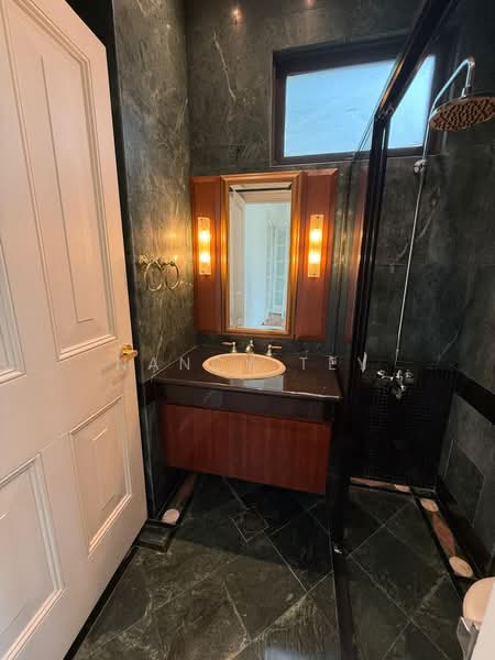 Peirce Villas, 4 Peirce Hill, 6 Bedrooms, 10,672 sqft, Detached House For Rent, by Nancy Tey, 500078610 - Bathroom - PropertyGuru.com.sg