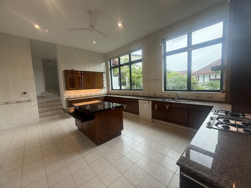 Peirce Villas, 4 Peirce Hill, 6 Bedrooms, 8,192 sqft, Detached House For Rent, by Nancy Tey, 500078610 - Kitchen - PropertyGuru.com.sg