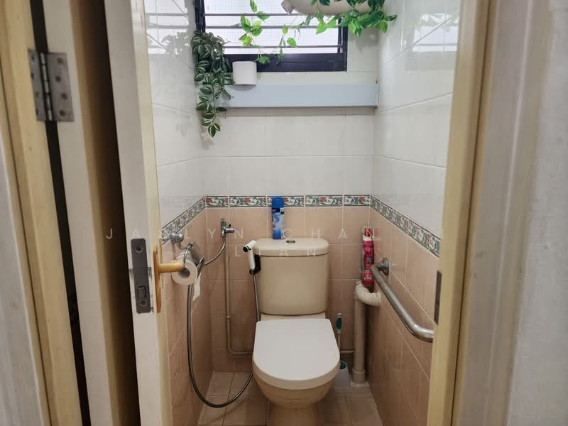 163 Stirling Road, 163 Stirling Road, 3 Bedrooms, 710 sqft, HDB Flat For Rent, by Jaslyn Chan Ai Lian, 500078612 - Bathroom - PropertyGuru.com.sg