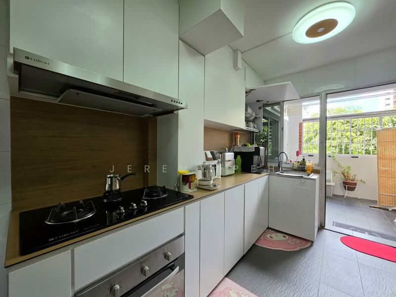 894 Tampines Street 81 HDB Flat For Sale at S$ 1,108,000 | PropertyGuru Singapore - Kitchen