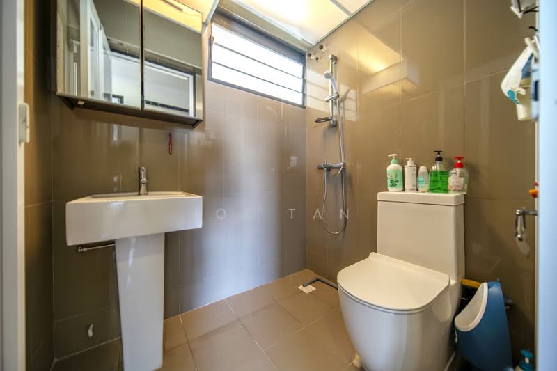 308A Punggol Walk HDB Flat For Sale at S$ 825,000 | PropertyGuru Singapore - Bathroom
