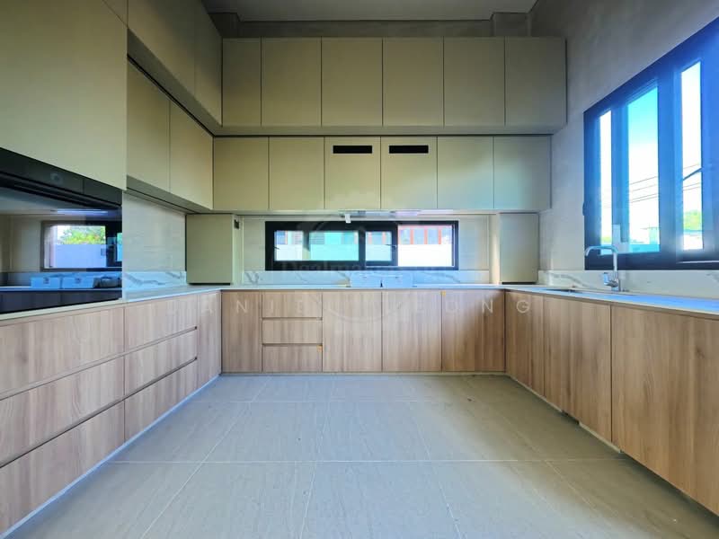 ❤ DEALMAKERS ✨ BRAND NEW IN D16! ONLY $2,2XXpsf! VALUE FOR MONEY! Semi-Detached House For Sale at S$ 8,288,000 | PropertyGuru Singapore - Kitchen