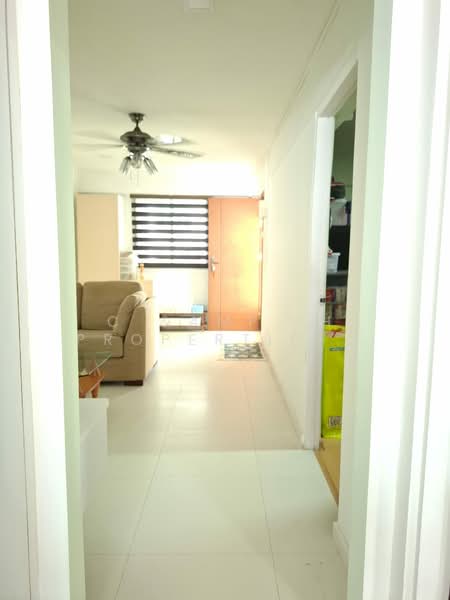 233 Jurong East Street 21 HDB Flat For Sale at S$ 500,000 | PropertyGuru Singapore - Living Room
