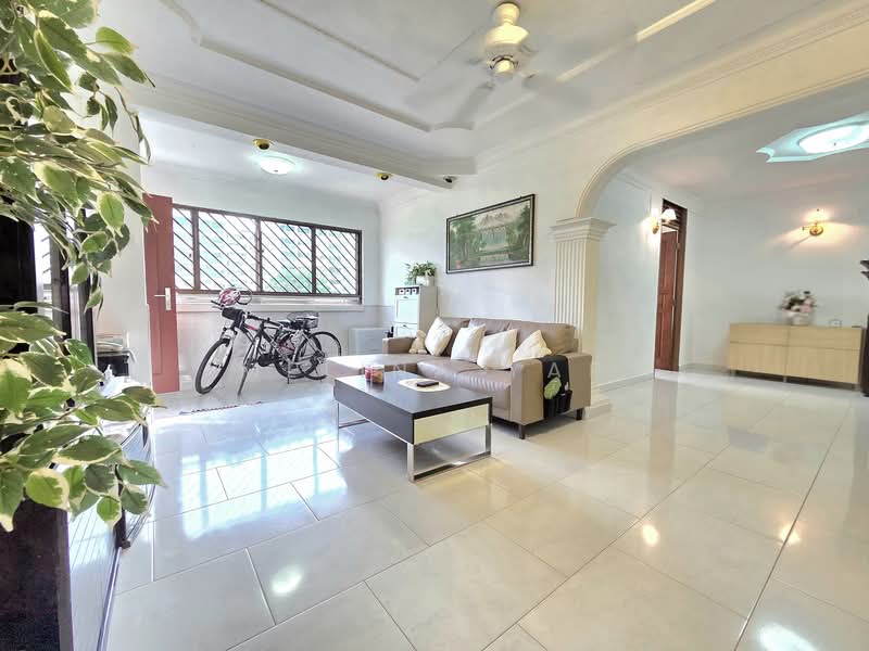 434 Bukit Panjang Ring Road HDB Flat For Sale at S$ 680,000 | PropertyGuru Singapore - Living Room