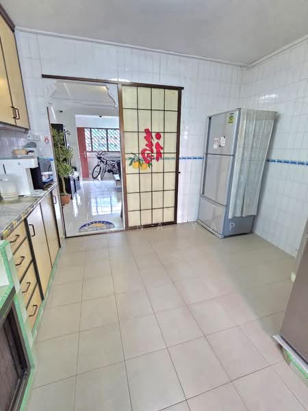 434 Bukit Panjang Ring Road HDB Flat For Sale at S$ 680,000 | PropertyGuru Singapore - Kitchen