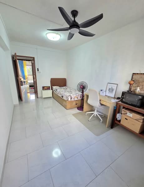 434 Bukit Panjang Ring Road HDB Flat For Sale at S$ 680,000 | PropertyGuru Singapore - Bedroom