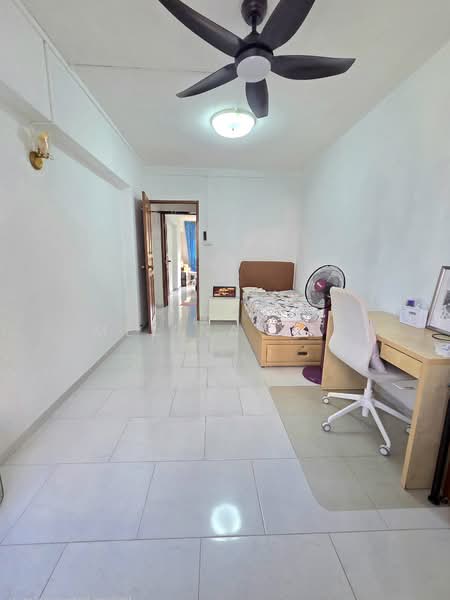 434 Bukit Panjang Ring Road HDB Flat For Sale at S$ 680,000 | PropertyGuru Singapore - Bedroom