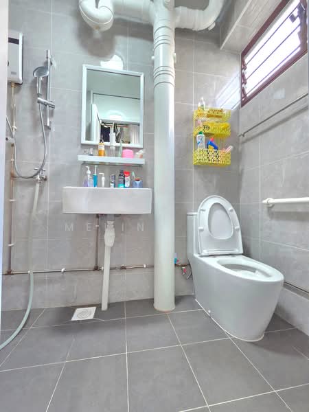 434 Bukit Panjang Ring Road HDB Flat For Sale at S$ 680,000 | PropertyGuru Singapore - Bathroom