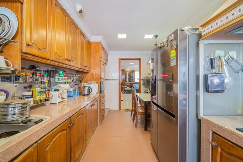 274 Yishun Street 22 HDB Flat For Sale at S$ 538,000 | PropertyGuru Singapore - Kitchen