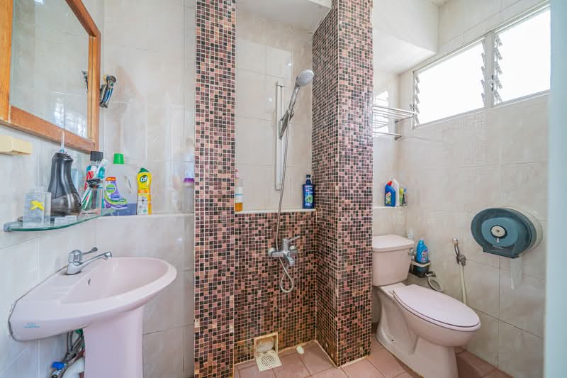 274 Yishun Street 22 HDB Flat For Sale at S$ 538,000 | PropertyGuru Singapore - Bathroom