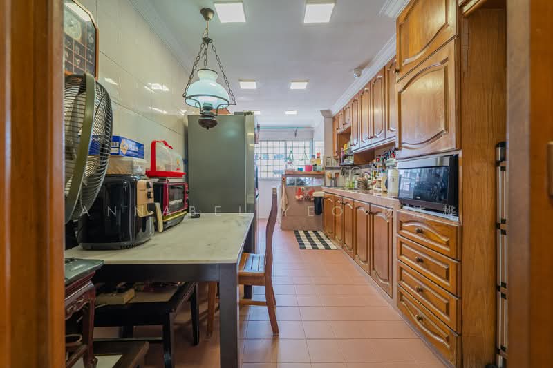 274 Yishun Street 22 HDB Flat For Sale at S$ 538,000 | PropertyGuru Singapore - Kitchen