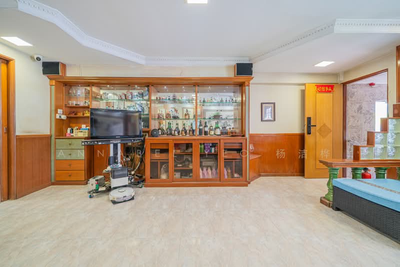 274 Yishun Street 22 HDB Flat For Sale at S$ 538,000 | PropertyGuru Singapore - Living Room