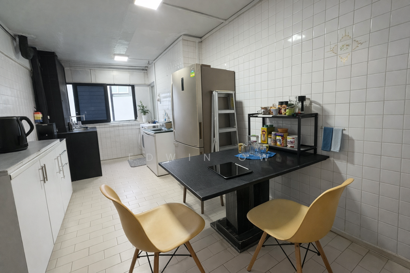 773 Yishun Avenue 3 HDB Flat For Sale at S$ 428,000 | PropertyGuru Singapore - Kitchen