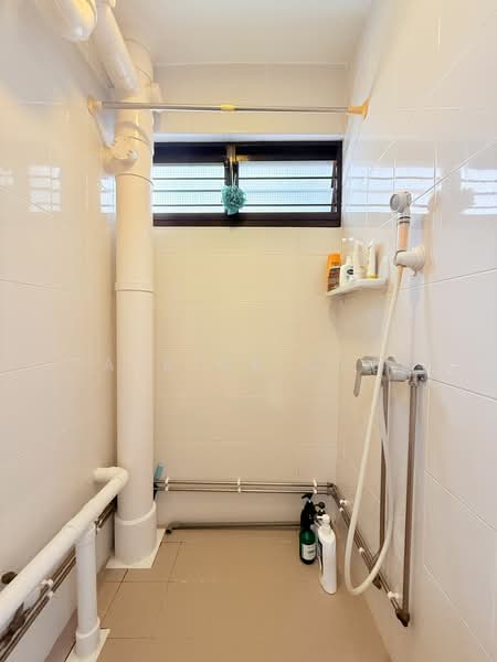 502 Bedok North Street 3 HDB Flat For Sale at S$ 368,000 | PropertyGuru Singapore - Bathroom