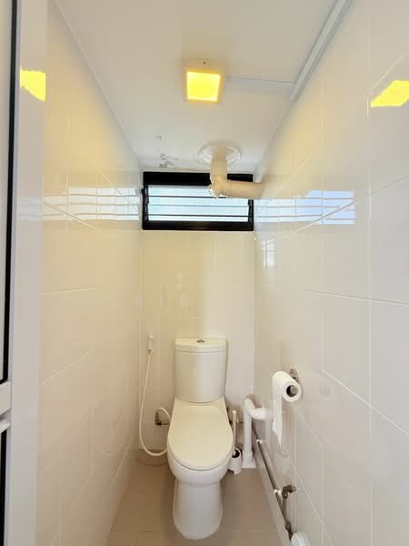 502 Bedok North Street 3 HDB Flat For Sale at S$ 368,000 | PropertyGuru Singapore - Bathroom