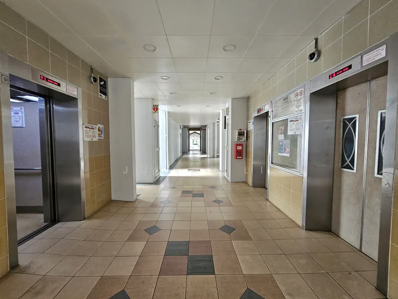 686D Choa Chu Kang Crescent HDB Flat For Sale at S$ 605,000 | PropertyGuru Singapore - Corridor