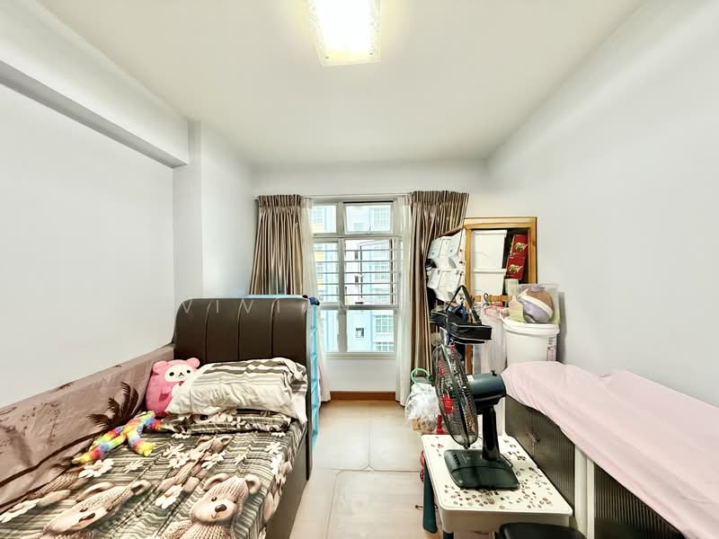 886A Woodlands Drive 50 HDB Flat For Sale at S$ 668,000 | PropertyGuru Singapore - Bedroom