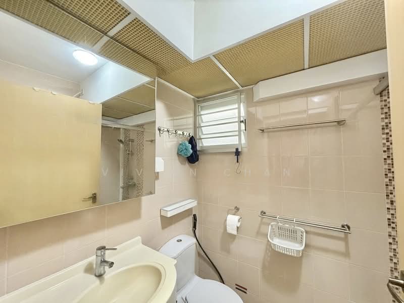 886A Woodlands Drive 50 HDB Flat For Sale at S$ 668,000 | PropertyGuru Singapore - Bathroom