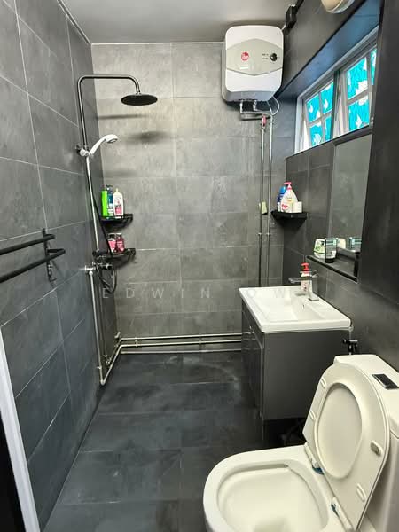 724 Yishun Street 71 HDB Flat For Sale at S$ 828,000 | PropertyGuru Singapore - Bathroom