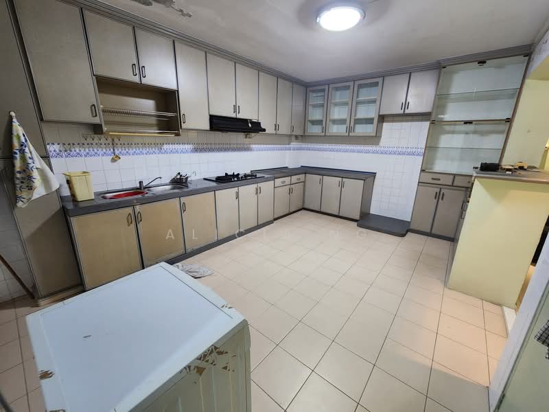 194 Pasir Ris Street 12 HDB Flat For Sale at S$ 760,000 | PropertyGuru Singapore - Kitchen