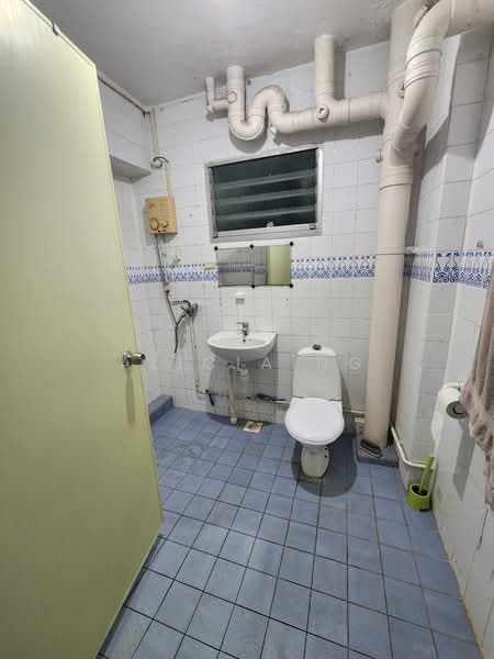 194 Pasir Ris Street 12 HDB Flat For Sale at S$ 760,000 | PropertyGuru Singapore - Bathroom
