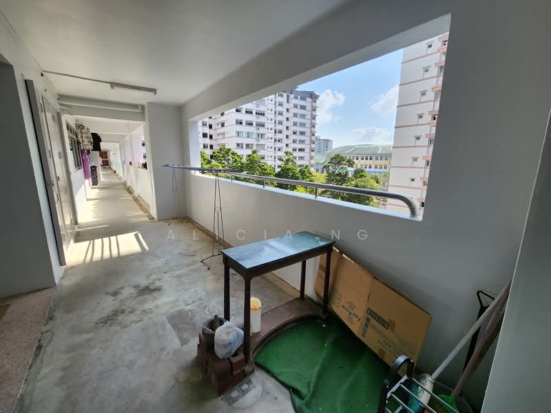 194 Pasir Ris Street 12 HDB Flat For Sale at S$ 760,000 | PropertyGuru Singapore - Corridor