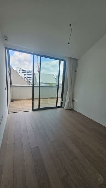 10 Evelyn Condominium For Sale at S$ 3,439,000 | PropertyGuru Singapore - Balcony