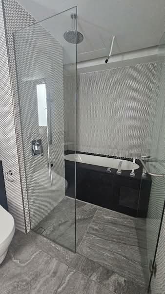 10 Evelyn Condominium For Sale at S$ 3,439,000 | PropertyGuru Singapore - Bathroom