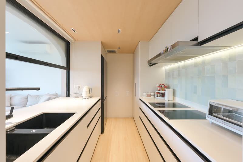 Ridgewood Condominium Condominium For Sale at S$ 3,200,000 | PropertyGuru Singapore - Enclosed Kitchen