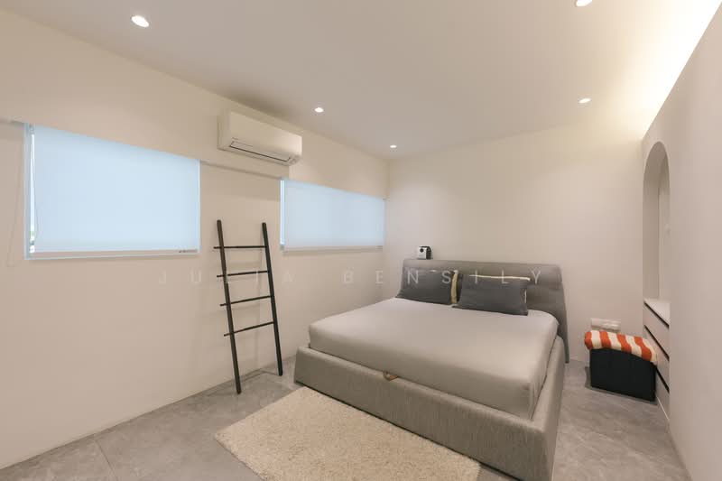 Ridgewood Condominium Condominium For Sale at S$ 3,200,000 | PropertyGuru Singapore - Master Bedroom