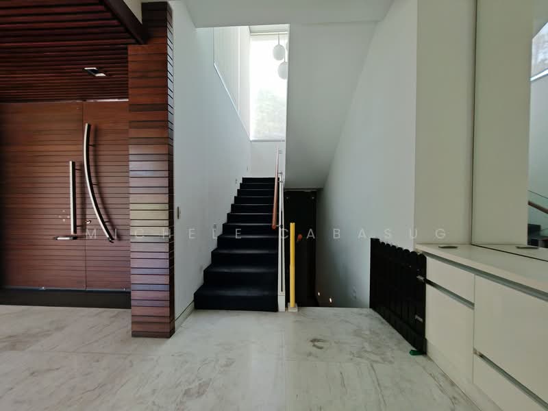 Sentosa Cove, Ocean Drive, 5 Bedrooms, 8,500 sqft, Bungalow House For Rent, by Michele Cabasug, 500078782 - Entrance - PropertyGuru.com.sg