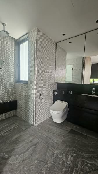 10 Evelyn Condominium For Sale at S$ 1,590,000 | PropertyGuru Singapore - Bathroom