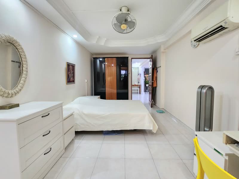 167 Woodlands Street 11 HDB Flat For Sale at S$ 1,000,000 | PropertyGuru Singapore - Bedroom